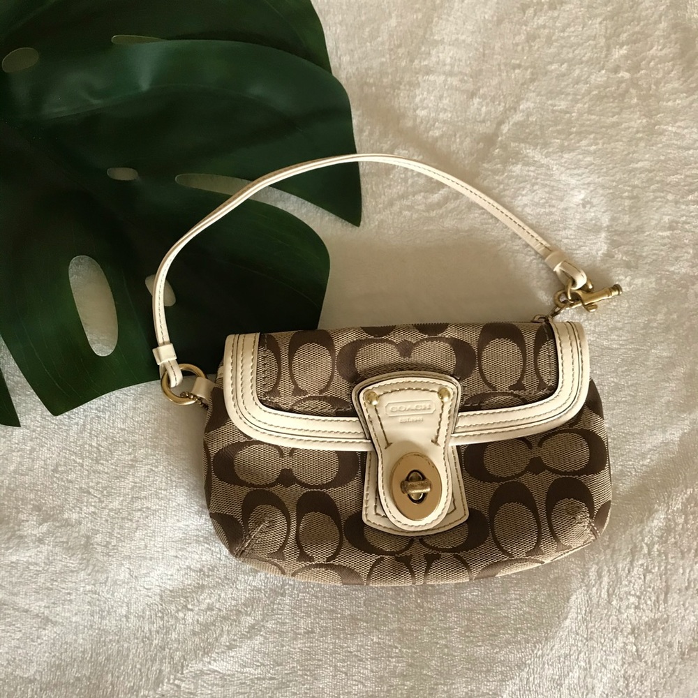 Coach wristlet ✨